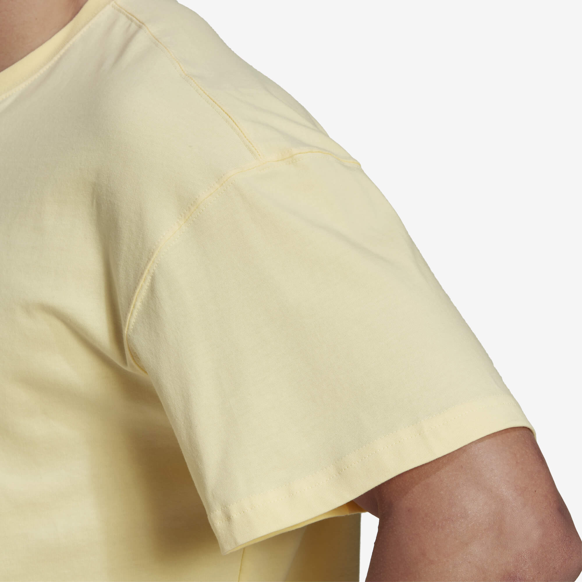 Adidas Essentials FeelVivid T-shirt – Amarelo