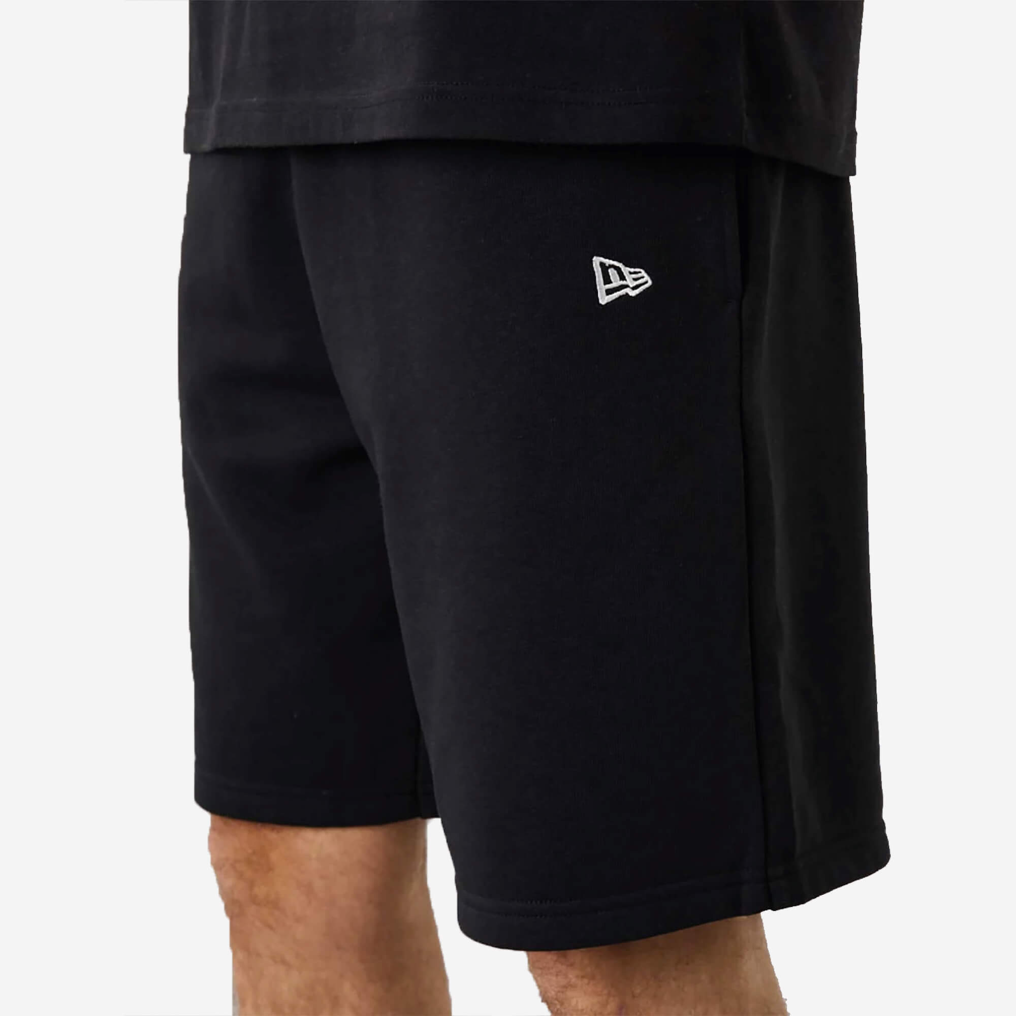 New Era Essential Shorts – Preto