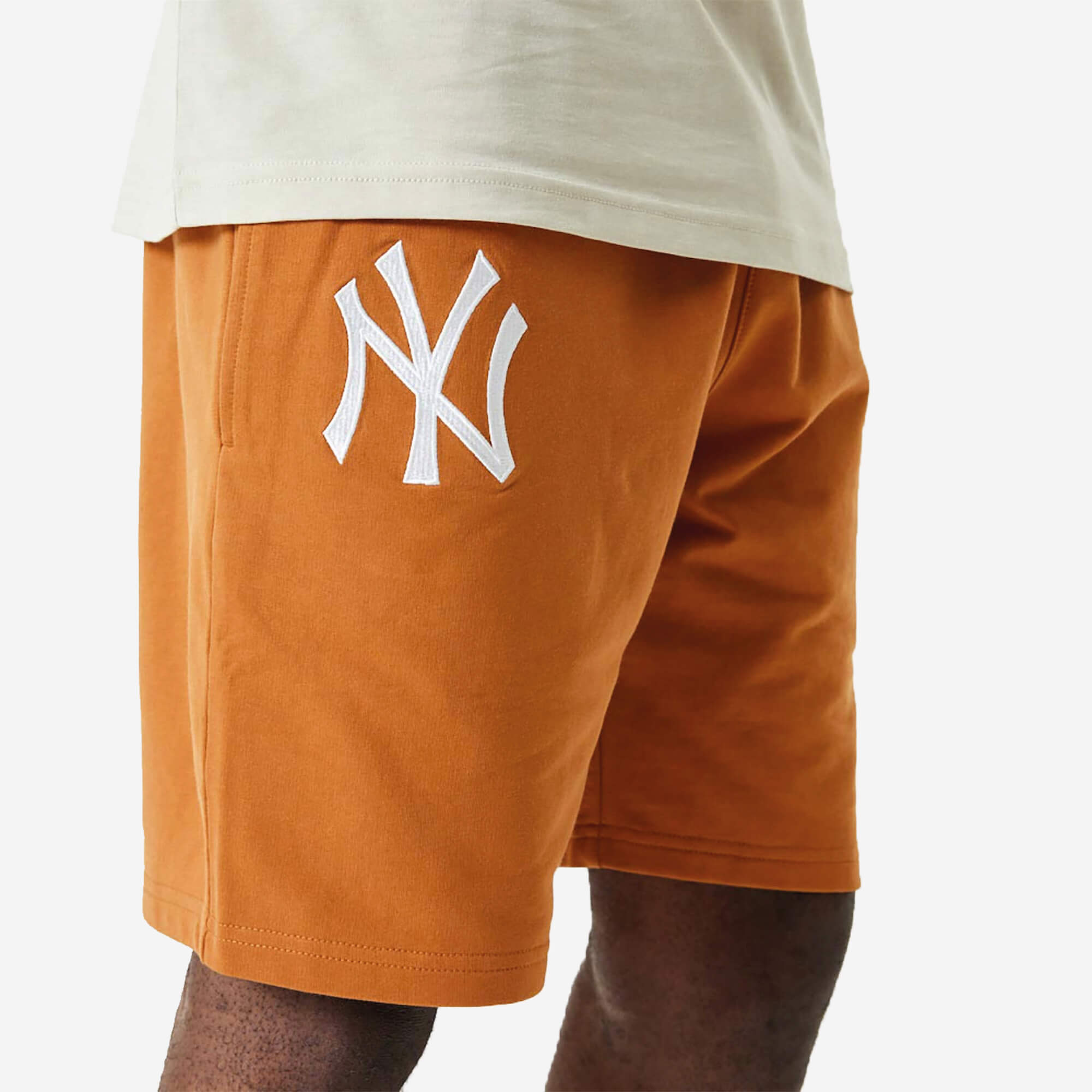 New Era Essentials NY Yankees Shorts – Laranja